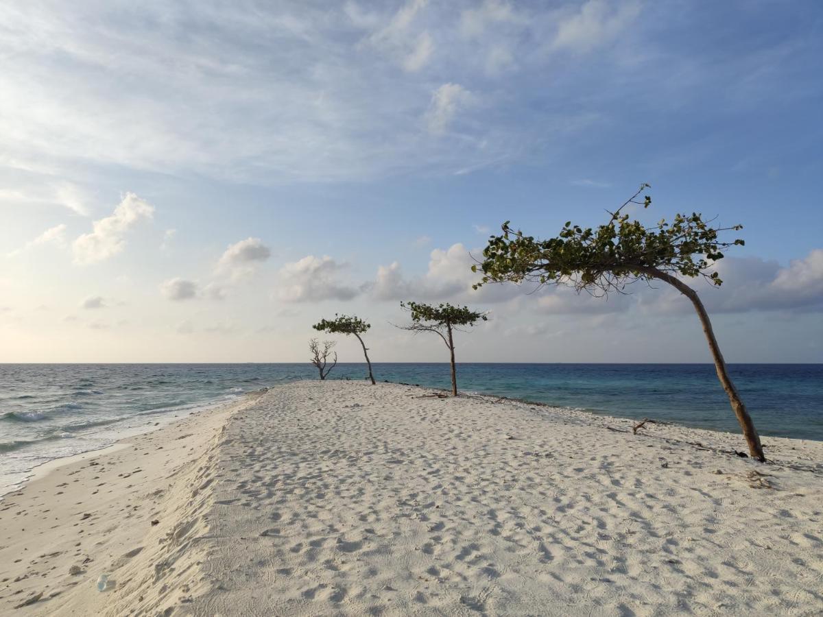 Ukulhas Villa Beach Hotel Bagian luar foto