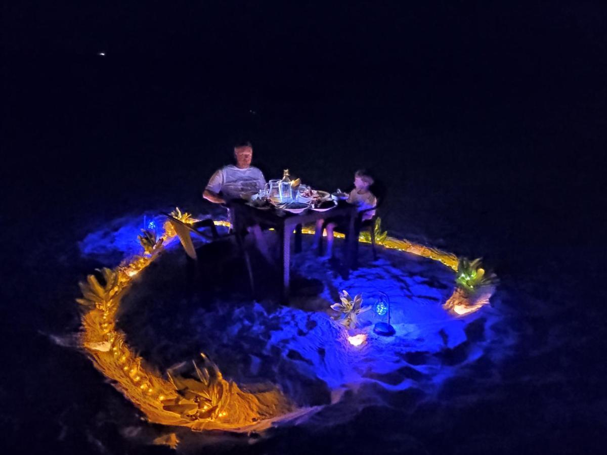 Ukulhas Villa Beach Hotel Bagian luar foto