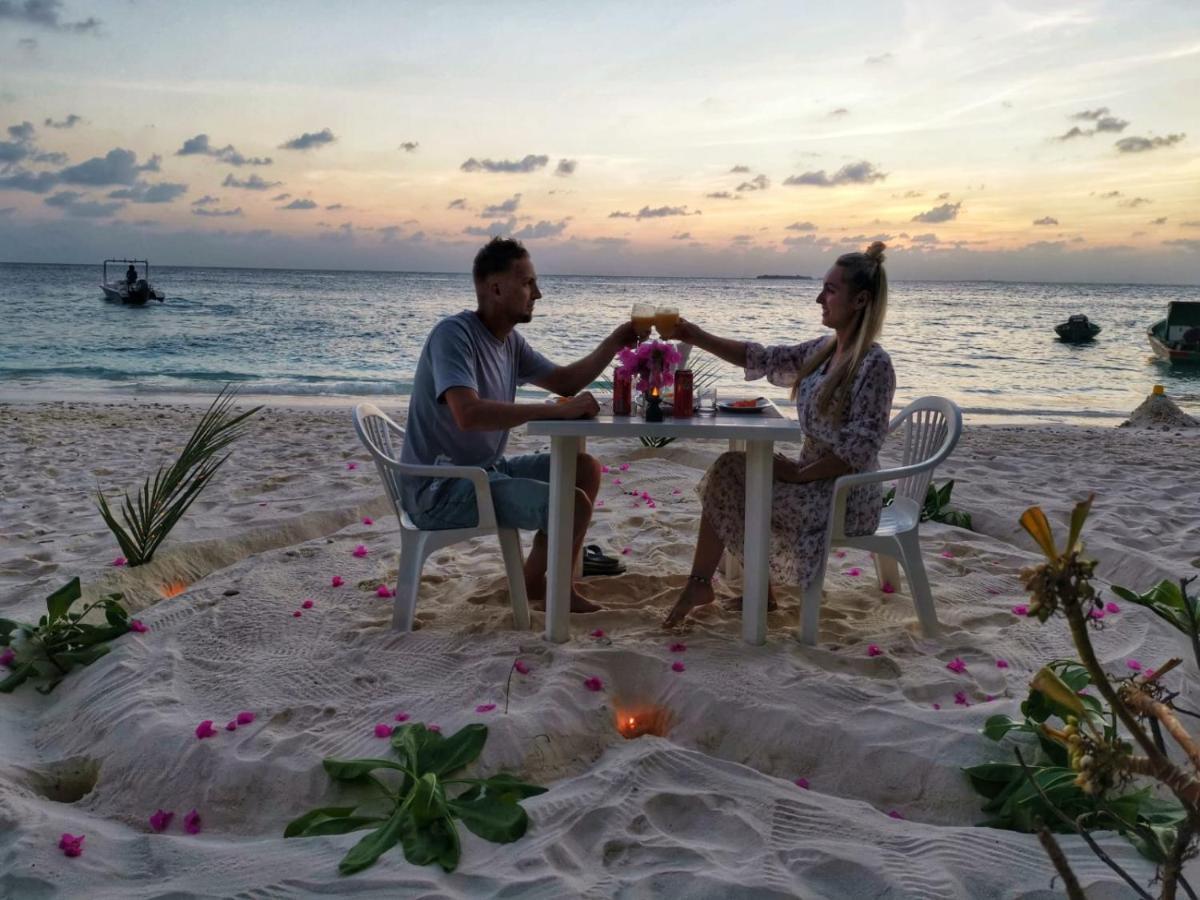 Ukulhas Villa Beach Hotel Bagian luar foto