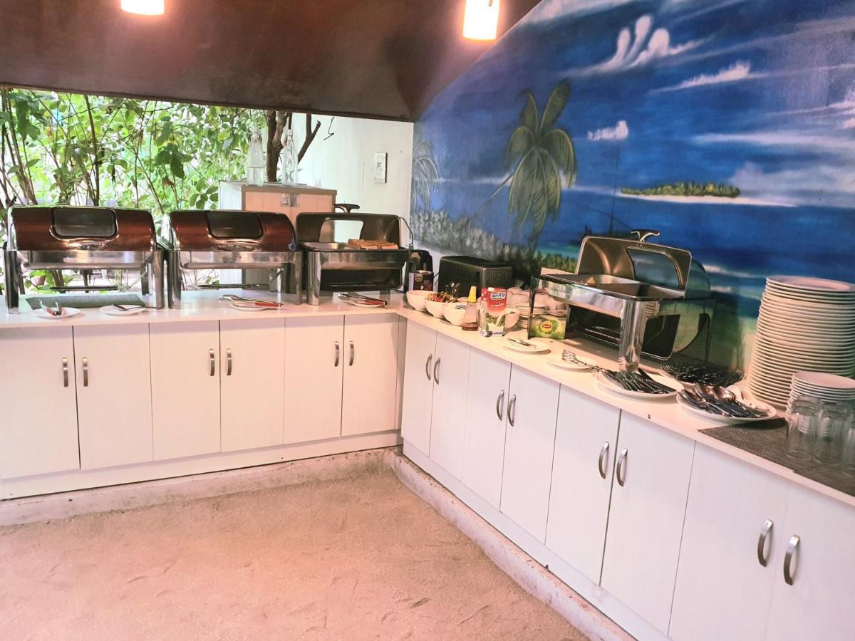 Ukulhas Villa Beach Hotel Bagian luar foto
