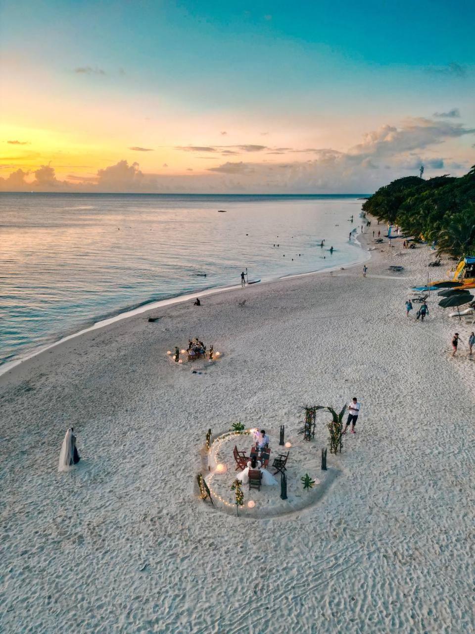 Ukulhas Villa Beach Hotel Bagian luar foto