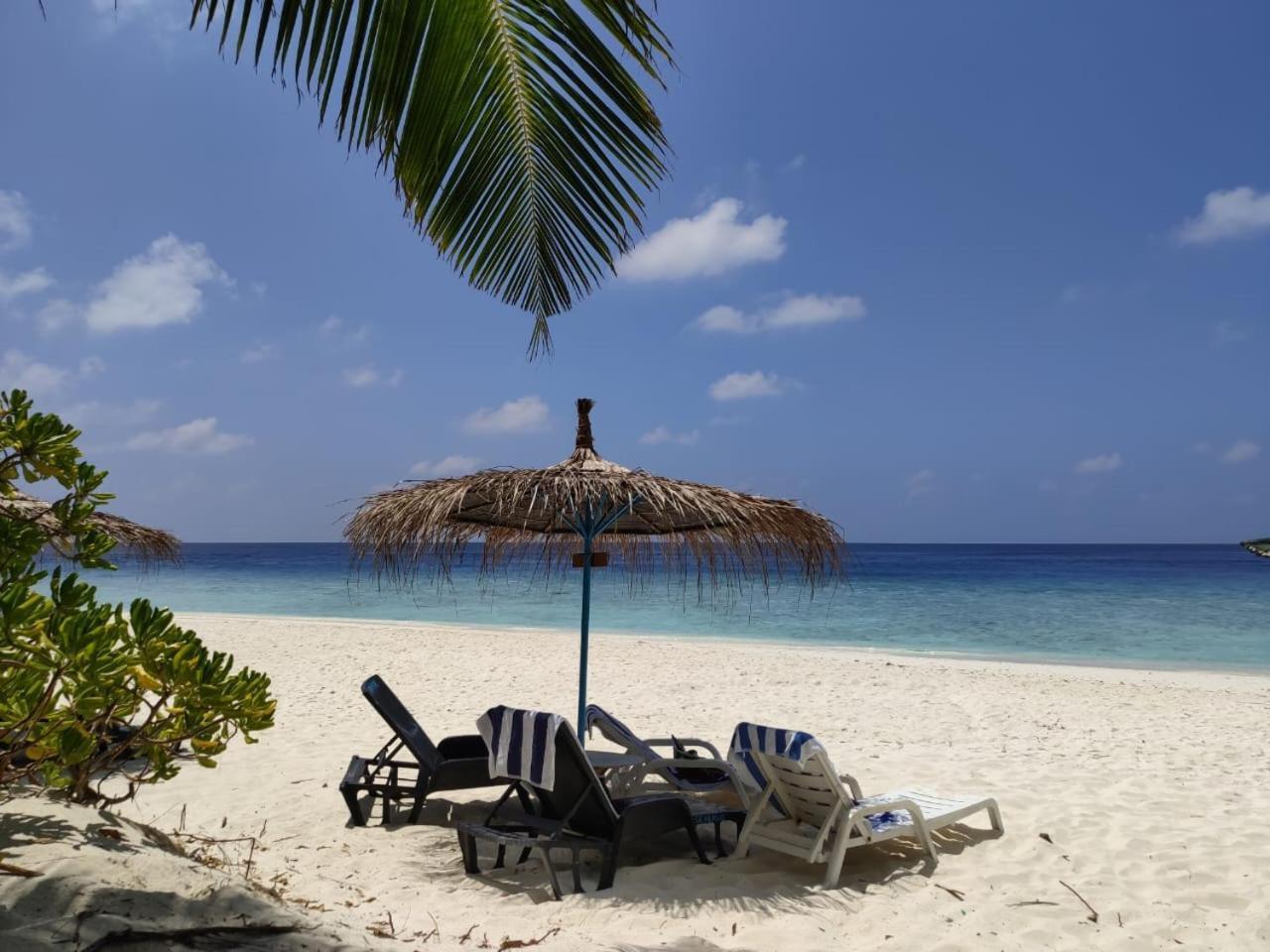Ukulhas Villa Beach Hotel Bagian luar foto
