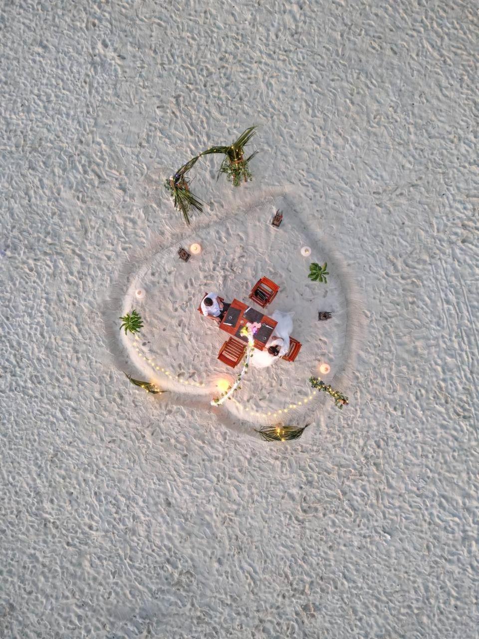 Ukulhas Villa Beach Hotel Bagian luar foto