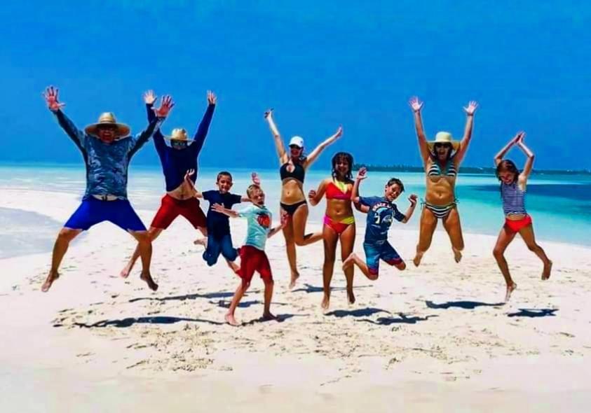 Ukulhas Villa Beach Hotel Bagian luar foto
